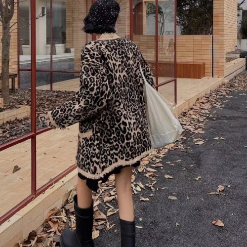 2024 Autumn and Winter New Leopard Print Contrast Color V-neck Knitted Tassel Long-Sleeved Lazy Style Korean Style European Sweater