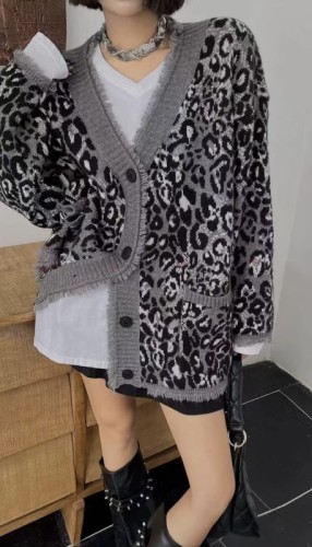 2024 Autumn and Winter New Leopard Print Contrast Color V-neck Knitted Tassel Long-Sleeved Lazy Style Korean Style European Sweater