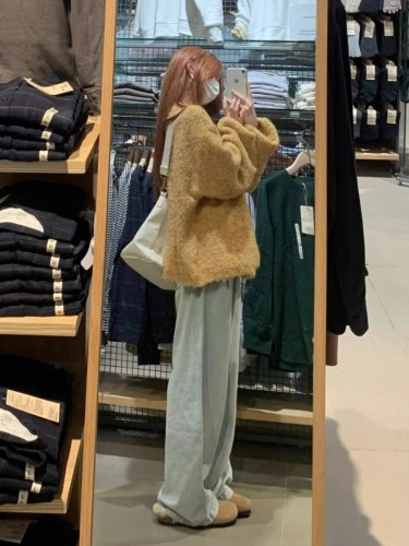 Lazily styled, soft and fluffy crew neck yellow knitted cardigan for women, suitable for autumn and winter, loose fit, small figure, forest system, retro, fashionable outerwear.