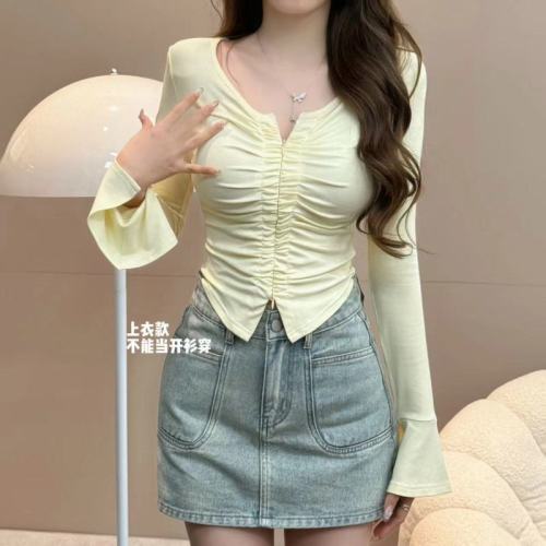 Fashionable niche design pleated V-neck long-sleeved top for women spring slim bell-sleeved top MM-9418