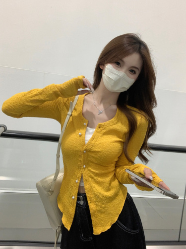 Actual shot of cardigan short coat for women in spring and autumn thin round neck design short slim fit bottoming shirt Korean style warm top