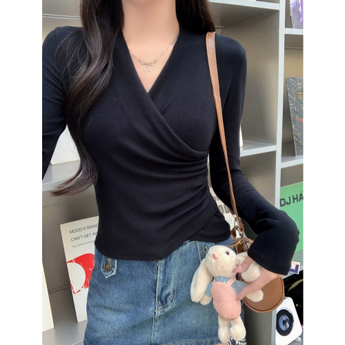 Actual shot of Korean autumn and winter threaded brushed bottoming shirt, feminine and chic design, V-neck solid color long-sleeved T-shirt