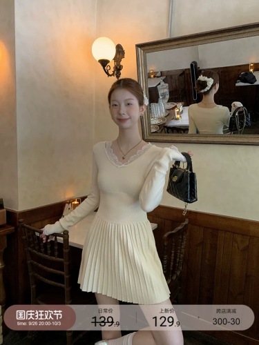 Celebrities Hall long-sleeved dress women's autumn and winter 2024 new temperament French knitted slim waist lace skirt