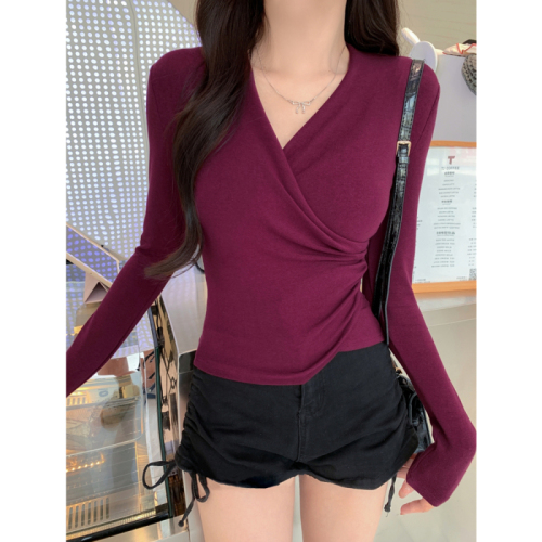 Actual shot of Korean autumn and winter threaded brushed bottoming shirt, feminine and chic design, V-neck solid color long-sleeved T-shirt