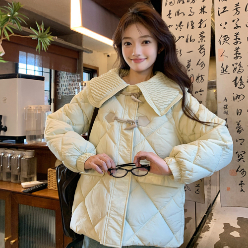 Actual shot of 2024 new down jacket for women, short, small, Korean version, loose and thickened hooded bread jacket to keep warm