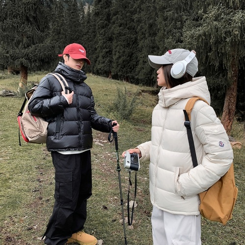 Actual shot of couple's 2024 new glossy short down jacket, fashionable loose and versatile thickened hooded jacket