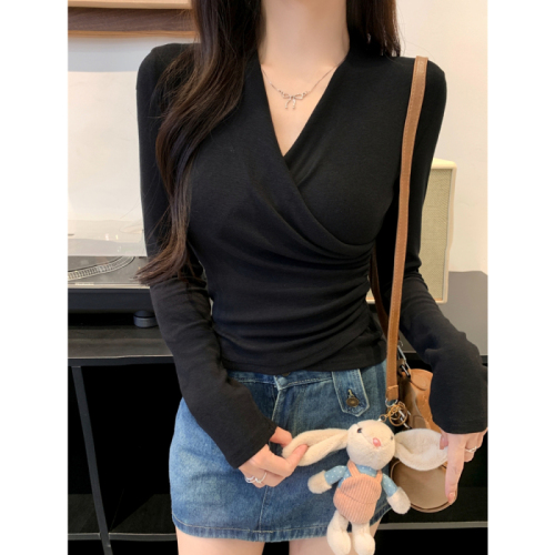 Actual shot of Korean autumn and winter threaded brushed bottoming shirt, feminine and chic design, V-neck solid color long-sleeved T-shirt