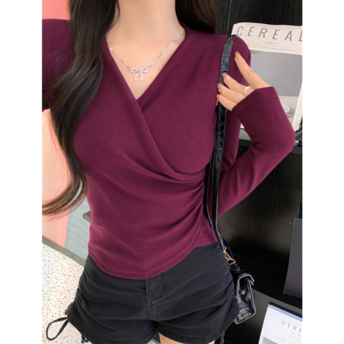 Actual shot of Korean autumn and winter threaded brushed bottoming shirt, feminine and chic design, V-neck solid color long-sleeved T-shirt