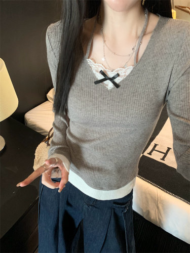 Real shot of sexy V-neck lace splicing long-sleeved T-shirt women's autumn holiday two-piece halter top bottoming shirt