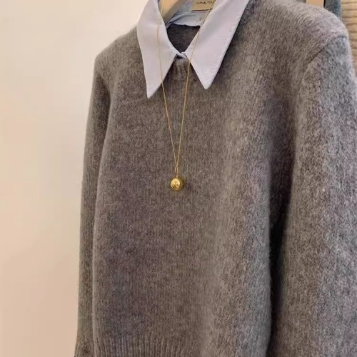 Women's gray pseudo-polo short-sleeve crew neck sweater, loose crew knit top for autumn and winter, lazy style.