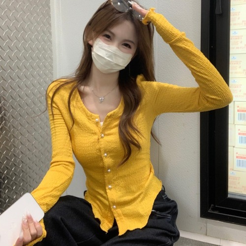 Actual shot of cardigan short coat for women in spring and autumn thin round neck design short slim fit bottoming shirt Korean style warm top