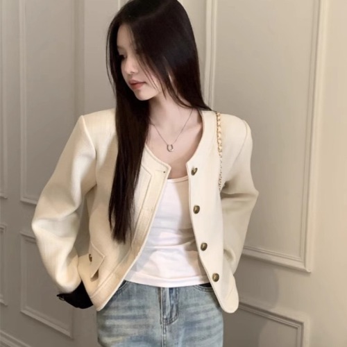 Autumn and winter 2024 new high-end short top women's design niche small fragrance white popular jacket