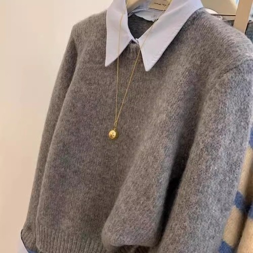 Women's gray pseudo-polo short-sleeve crew neck sweater, loose crew knit top for autumn and winter, lazy style.