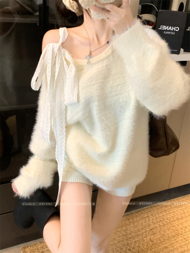 Shot Soft and Charming Butterfly Shoulder-Sleeve Knit Top for Women - Autumn/Winter Design, Splicing, Loose and Leisurely Style