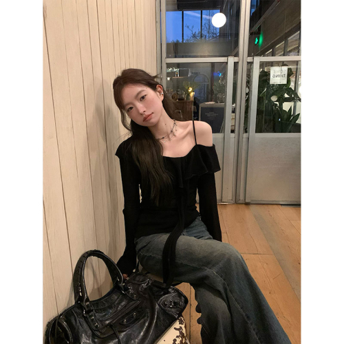 Early autumn black one-shoulder long-sleeved T-shirt women's niche design off-the-shoulder halter top