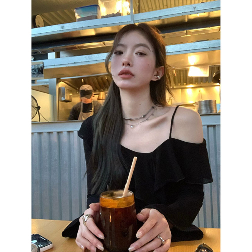 Early autumn black one-shoulder long-sleeved T-shirt women's niche design off-the-shoulder halter top