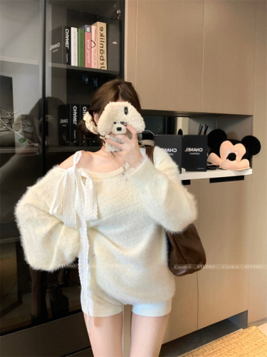 Shot Soft and Charming Butterfly Shoulder-Sleeve Knit Top for Women - Autumn/Winter Design, Splicing, Loose and Leisurely Style