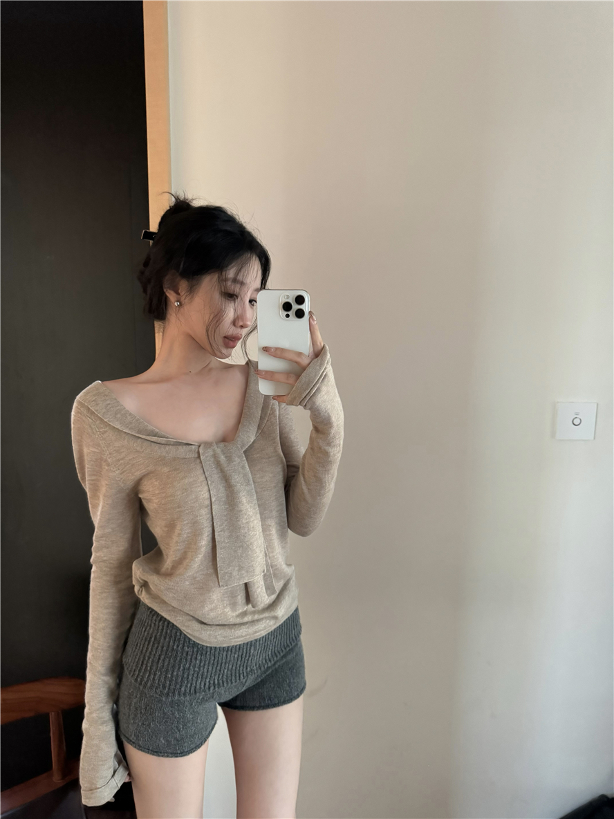 Real shot of light khaki/charcoal off-shoulder top knotted long-sleeved sweater