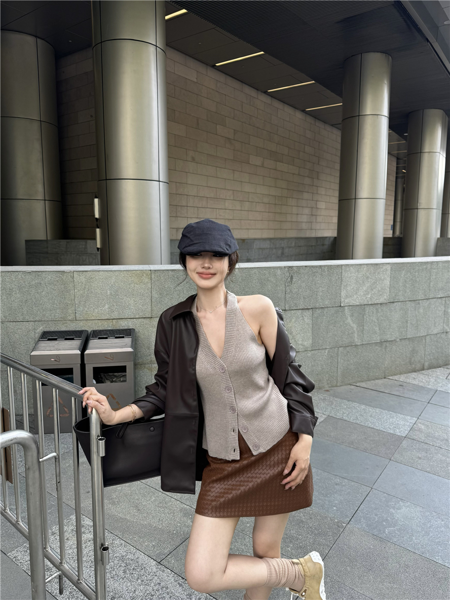 Real shot of plaid woven textured leather skirt for women Maillard retro skirt leather jacket vest three-piece set