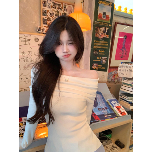 Real shot of retro one-shoulder long-sleeved sweater slim-fitting short bottoming shirt top