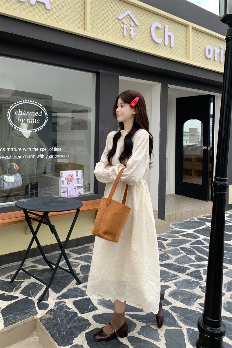 Newly Designed Heavy Work Embroidered Lace Edge Fleece Lined Waist Cinching Basic Dress