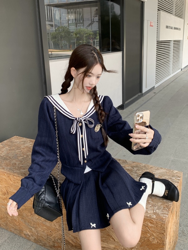 ~Autumn and winter college style niche high top and skirt suit