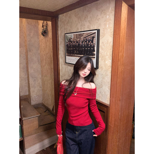 Real shot of retro one-shoulder long-sleeved sweater slim-fitting short bottoming shirt top