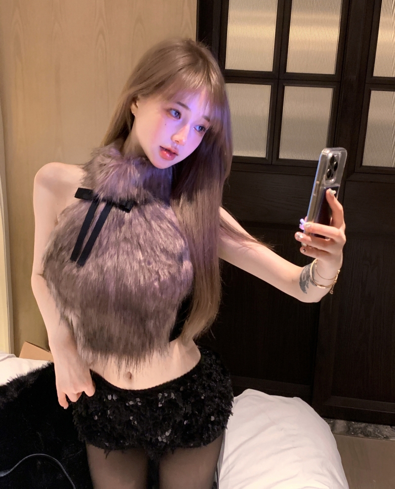 Actual shot of Yuye Fox Design Niche Bow Furry Camisole Women's Outerwear Plush Top