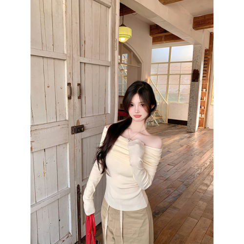 Real shot of retro one-shoulder long-sleeved sweater slim-fitting short bottoming shirt top