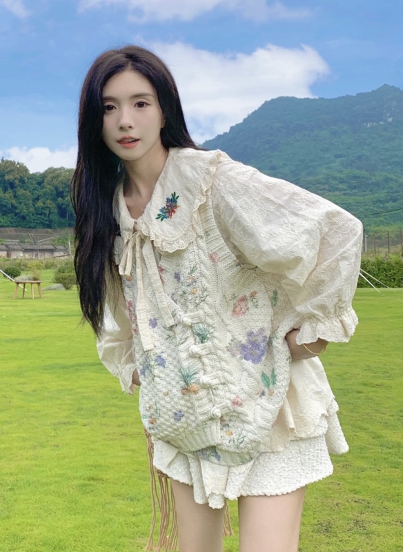 Heavy industry national style floral loose knitted vest with buttons + embroidered doll collar loose shirt