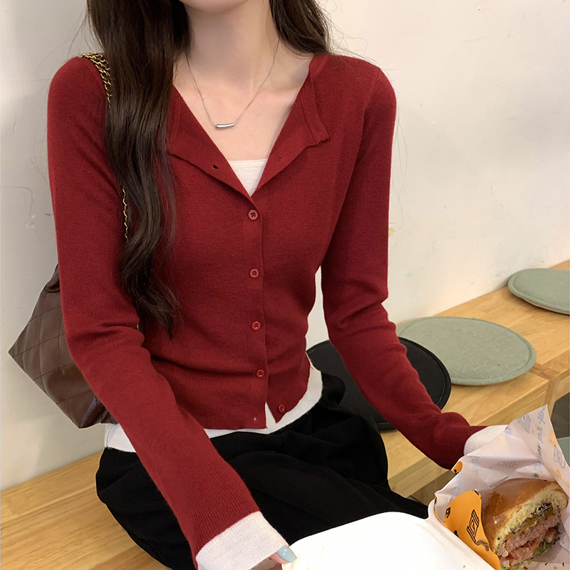 Real shot of temperament red retro contrasting fake two-piece wool sweater for women autumn and winter 2024 new slim fit short top