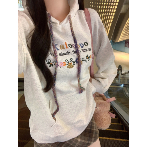 Real shot of women's hooded sweatshirt with niche embroidery pattern