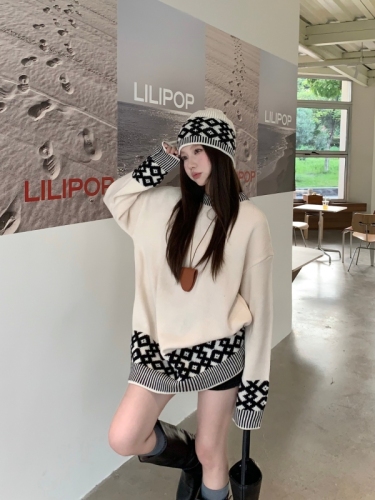 Item: Photography Shoot Autumn/Winter New Arrival Cold Hat Fair Isle Knit Hat Embroidered Women's Loose Two-Piece Top Set