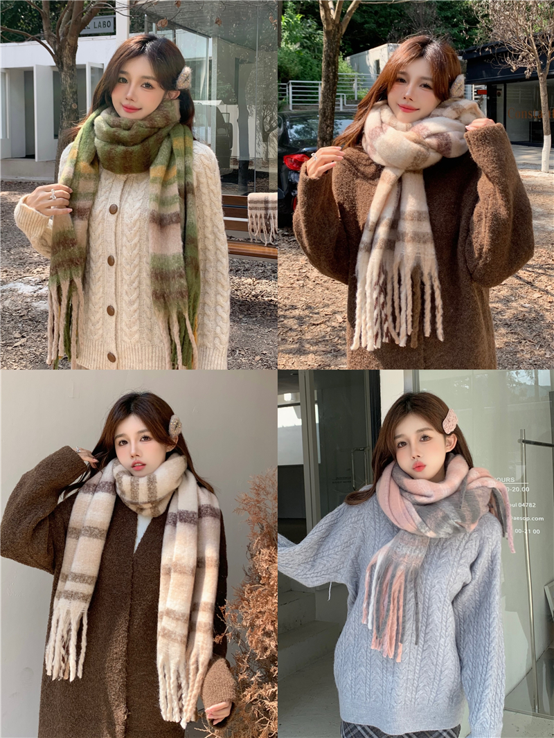 Real shot of winter scarf, high-end furry shawl, warm and thickened, cold-proof scarf for couple
