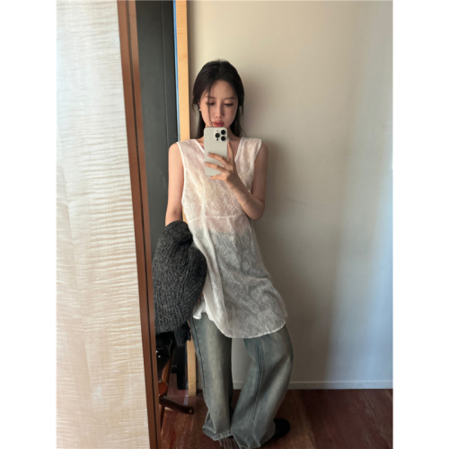 Real shot of lazy style big V-neck sweater for women, loose slimming and versatile layered sweater, lace vest inner suit