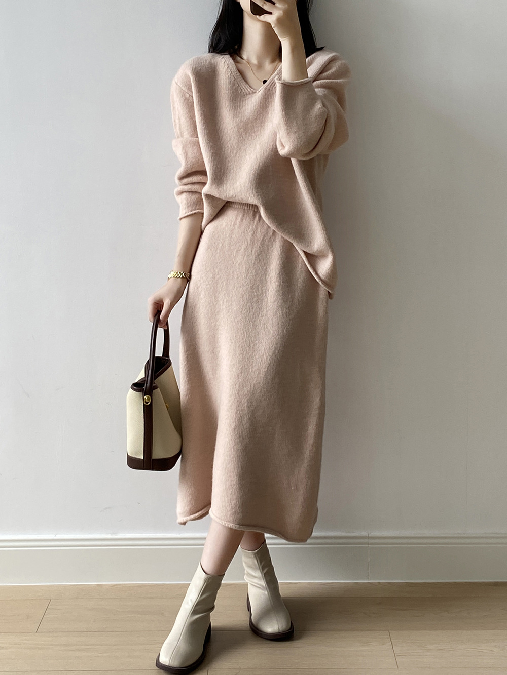 Actual shot ~ Temperament V-neck loose versatile skirt suit for women 2024 autumn and winter new soft waxy sweater + skirt