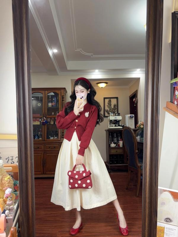 This year's popular hot-selling suit is a complete set to wear in autumn. Korean chic chic sweater skirt two-piece set