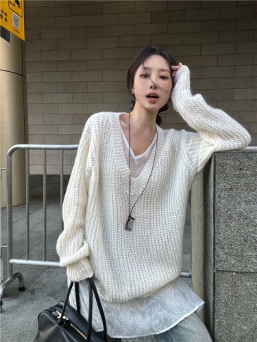 Real shot of lazy style big V-neck sweater for women, loose slimming and versatile layered sweater, lace vest inner suit