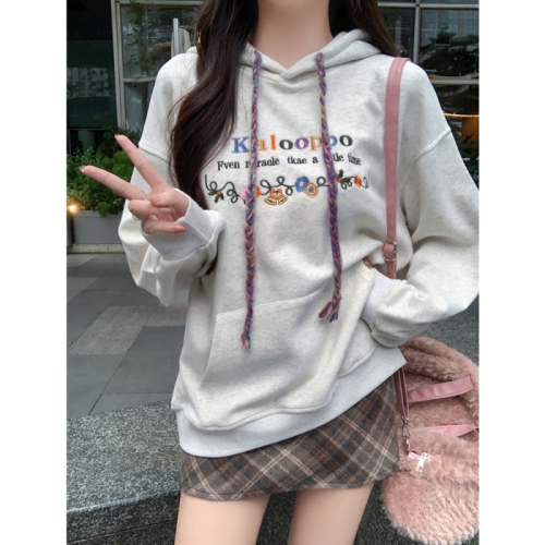 Real shot of women's hooded sweatshirt with niche embroidery pattern