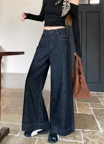 Actual shot of new autumn small wide-leg straight jeans