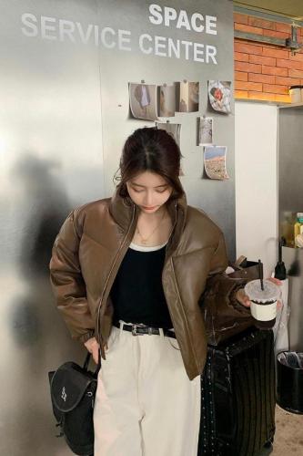 Short bread coat, cotton coat, PU leather, stand-up collar, thickened coffee-colored Maillard coat for women in winter.