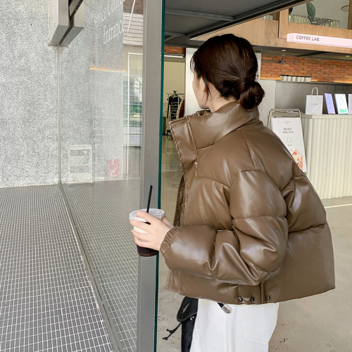 Short bread coat, cotton coat, PU leather, stand-up collar, thickened coffee-colored Maillard coat for women in winter.