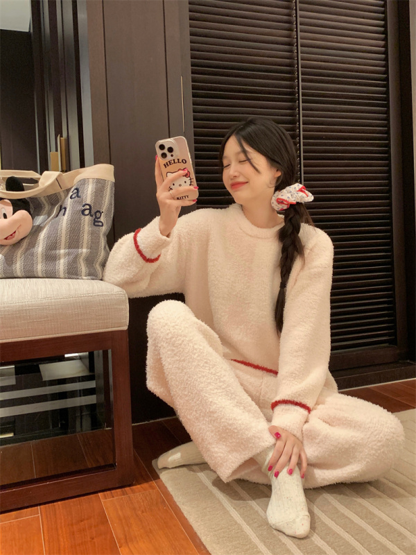 Simple contrasting color round neck half velvet soft and glutinous home wear pajamas set