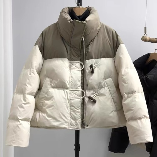 Korean version of contrasting color down-padded jacket for women with horn buckle, loose, fashionable and stylish bread coat, 2024 new style cotton-padded short jacket