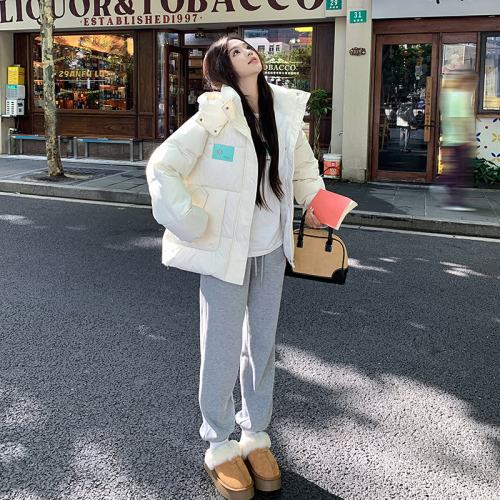 Green down cotton coat for women winter 2024 new style small short hooded thickened loose high-end sense hits the street