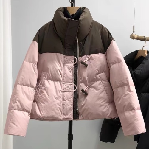 Korean version of contrasting color down-padded jacket for women with horn buckle, loose, fashionable and stylish bread coat, 2024 new style cotton-padded short jacket