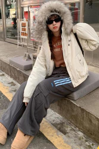 American retro winter new down jacket for women with design hooded and thickened to overcome the trend of cotton coats