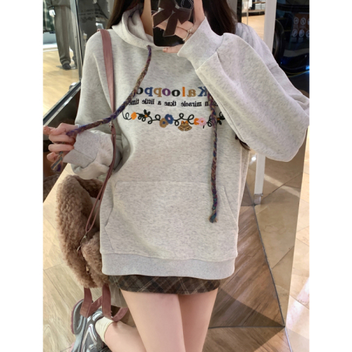 Real shot of Chinese cotton composite plus velvet/thin hooded sweatshirt for women with niche embroidery pattern