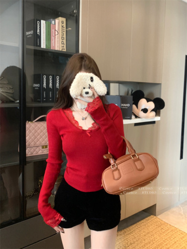 Photographed, inner long-sleeve top with a sense of elegance, crew neck retro lace patchwork knit sweater.