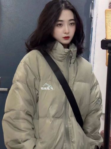 Hua Xiaotian Down Jacket Women's Short 2024 Winter New Korean Style Loose Large Size Thickened Couple Bread Jacket Trendy